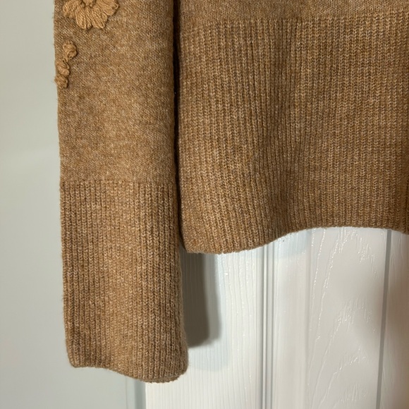 NWOT CeCe mock neck bell long sleeve flower embroidered sweater - Picture 6 of 7